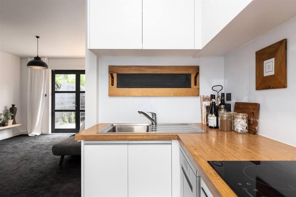 Apartment 1 - Haddin Court - Executive One Bedroom Бленем Экстерьер фото